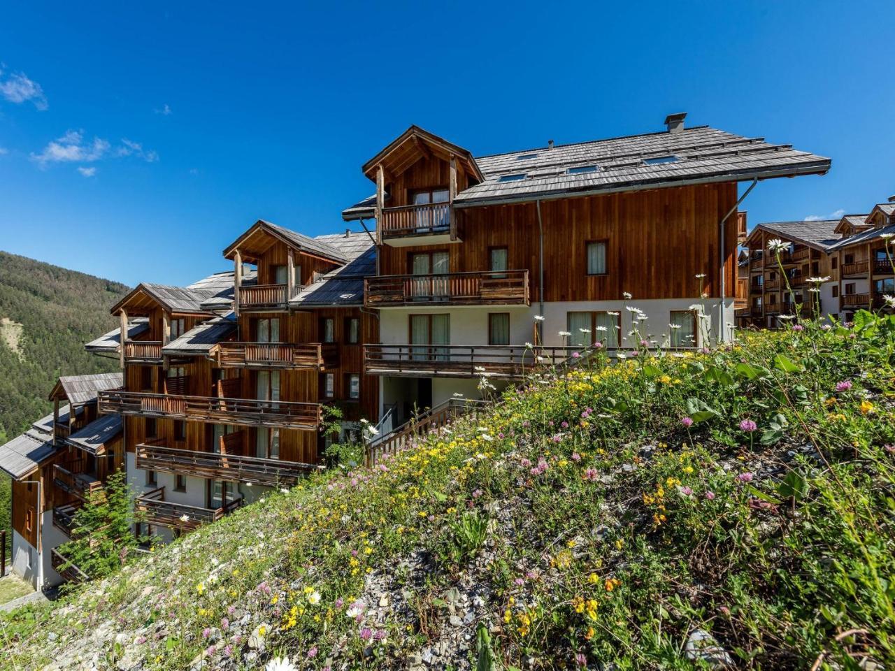 Sunweb - Chalets De Bois Mean Les Orres Exterior photo